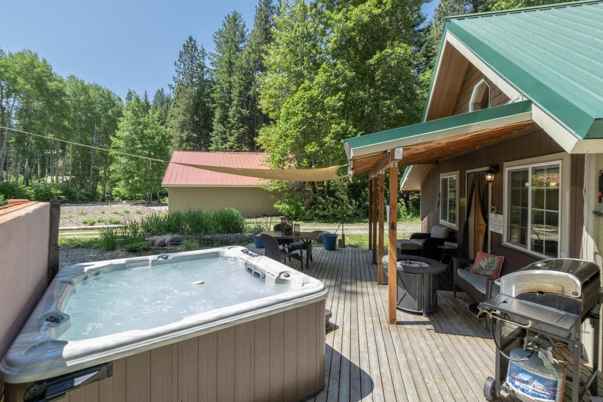 ליבנוורת' Lil Bigfoot Chalet By Nw Comfy Cabins מראה חיצוני תמונה